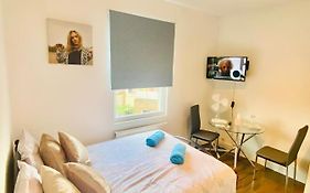 One Bed Studio Flat In Central London